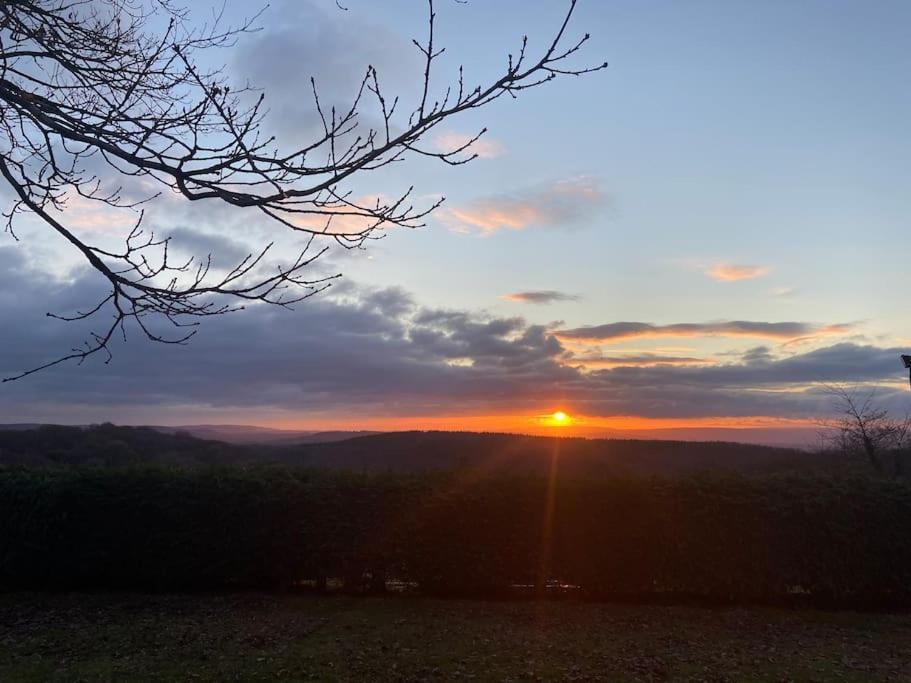 The Mill Stylish Rural Apartment With Beautiful Views Welsh Newton Common Exteriér fotografie