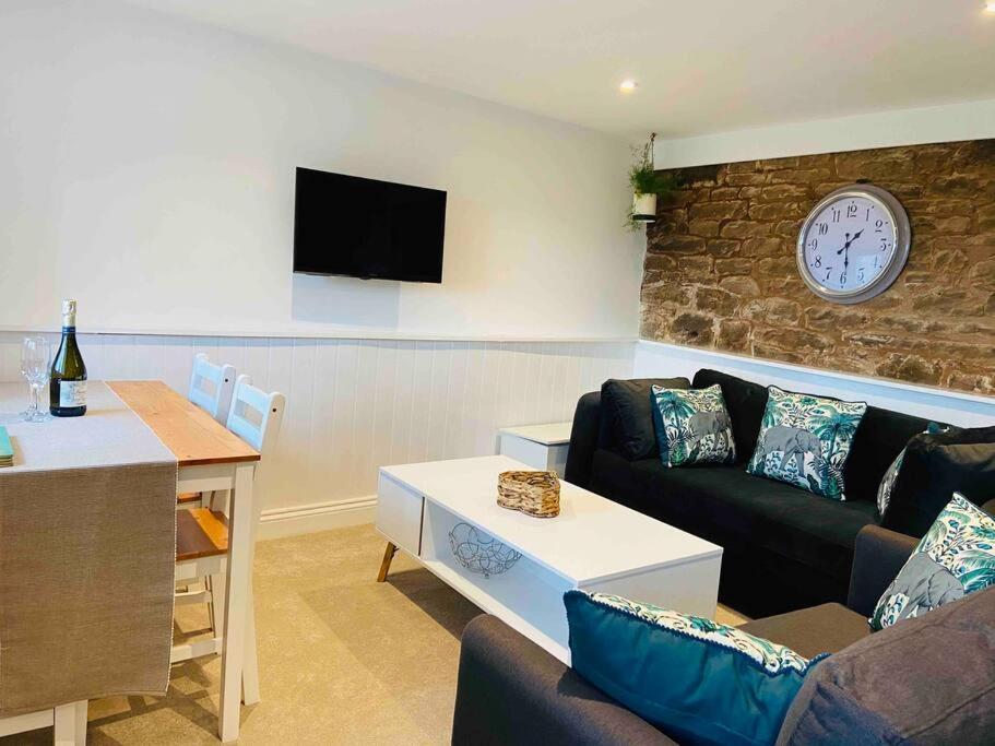 The Mill Stylish Rural Apartment With Beautiful Views Welsh Newton Common Exteriér fotografie